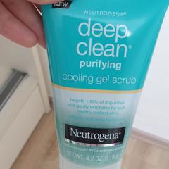 neutrogena deep clean purifying cooling gel scrub