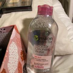 Garnier スキンアクティブ ミセラークレンジングウォーター オールインワンメイクアップリムーバー すべての肌タイプ 400 Ml 13 5 Fl Oz Iherb
