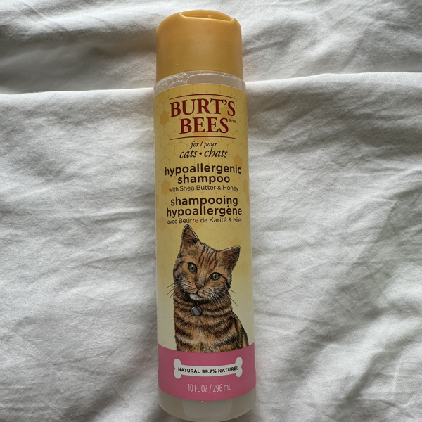 Burt's bees hotsell hypoallergenic cat shampoo