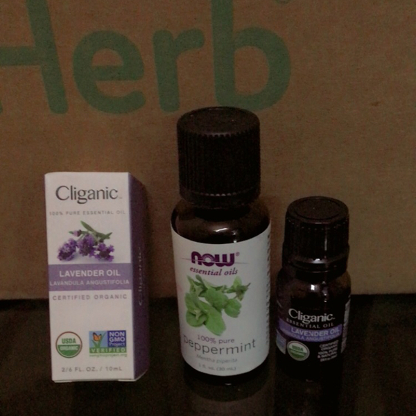 Page 1 - Reviews - Cliganic, 100% Pure Essential Oil, Lavender Oil, 0.33 fl  oz (10 ml) - iHerb