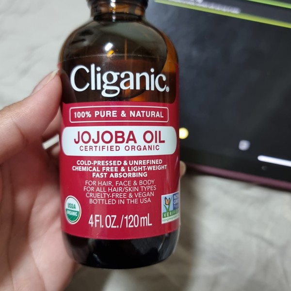 Cliganic Jojoba Oil for hair - Mamaghairtips 