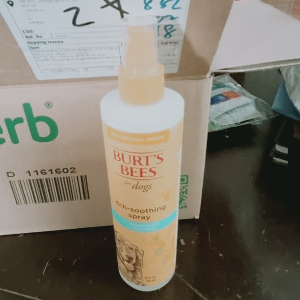 Burt's bees itch soothing spray with honeysuckle hotsell for dogs