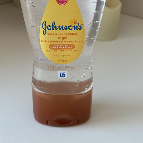 Aceite en gel para bebé JOHNSON'S® con manteca de karité y de cacao