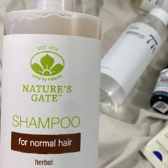 iherb 販売 nature's gate シャンプー 日本に